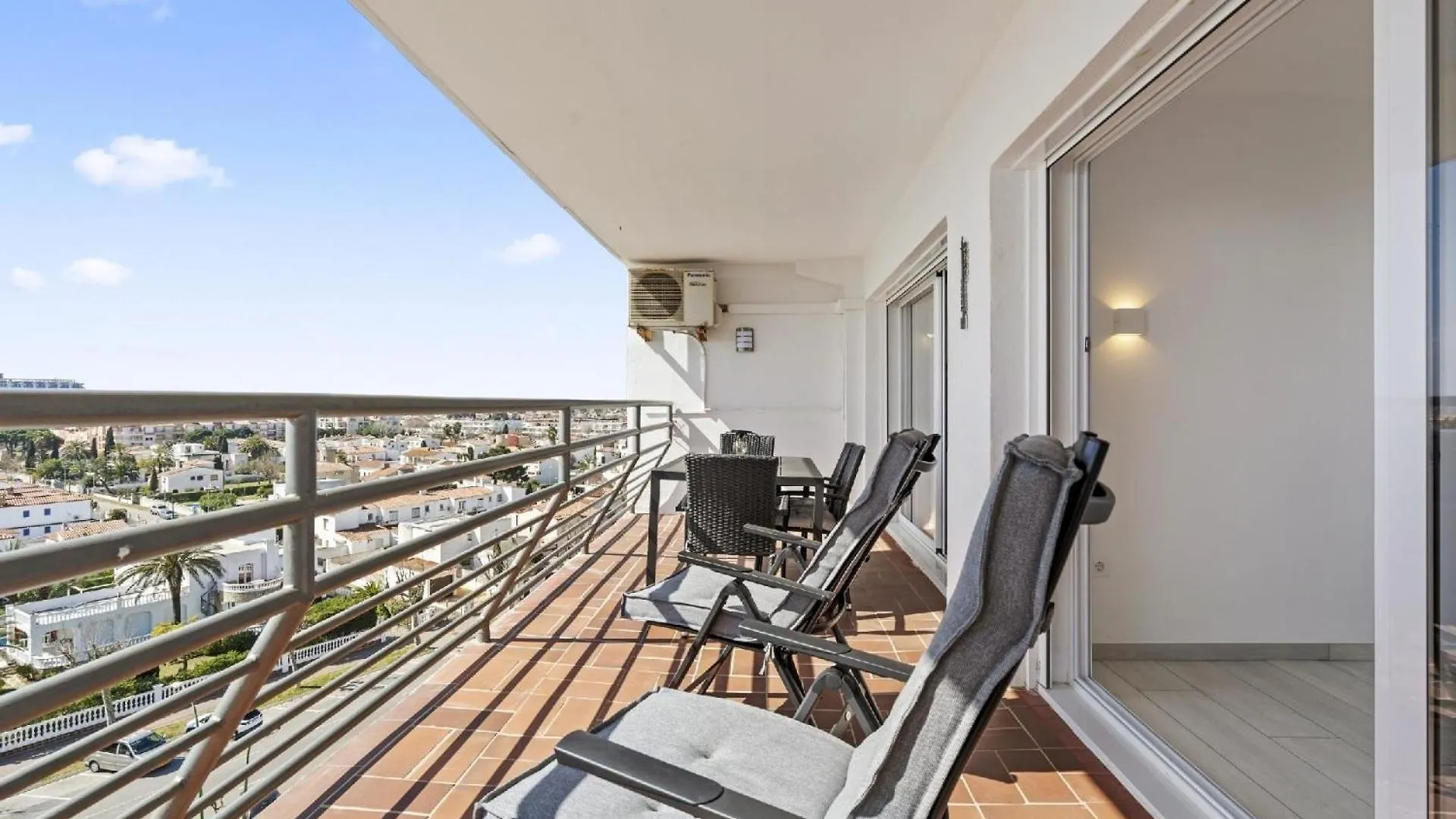 Ferienwohnung Fuer 4 Personen Ca 50 Qm In Empuriabrava, Costa Brava Golf De Roses Spain